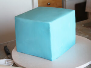 how to make a cube fondant cake